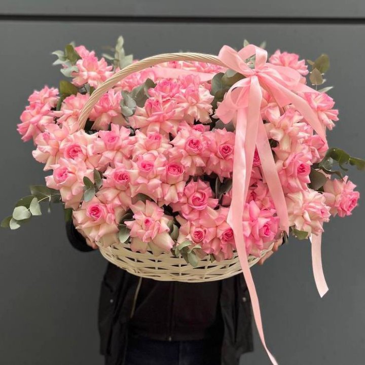 51 розовая роза в корзине в Брянске