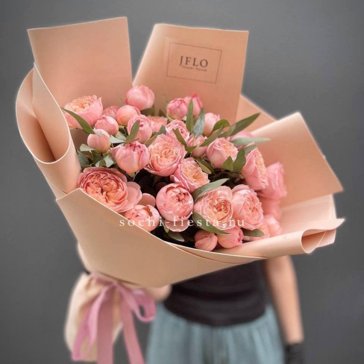 Букет из 9 кустовых роз Джульетта в Брянске