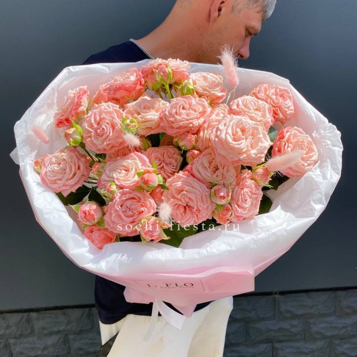 Пионовидные розы Мадам Бомбастик в Брянске