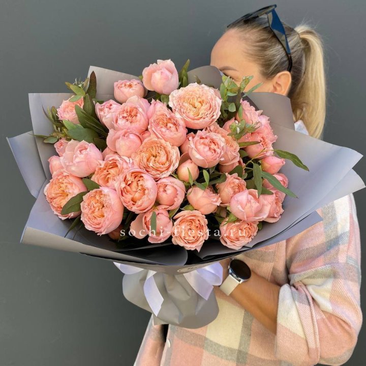 Букет с пионовидными розами "Пивайн" в Брянске