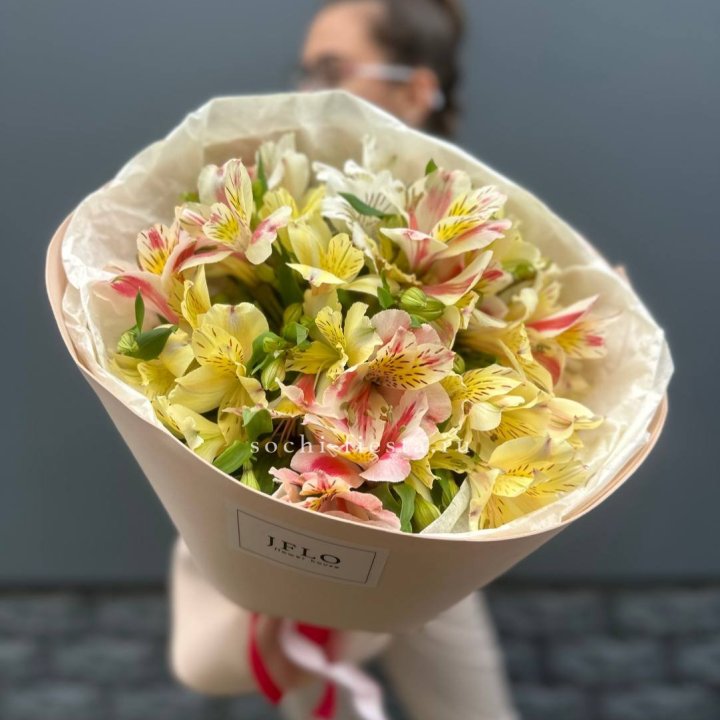 Альстромерии в нежном оформлении в Брянске