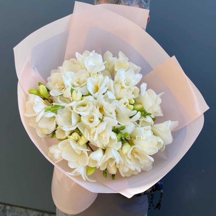 Букет белых фрезий  в Брянске