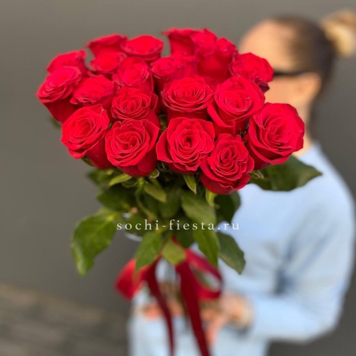 19 красных роз в Брянске