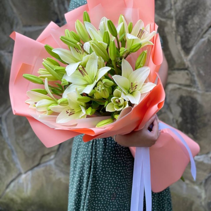 Букет из 7 белых лилий в Брянске