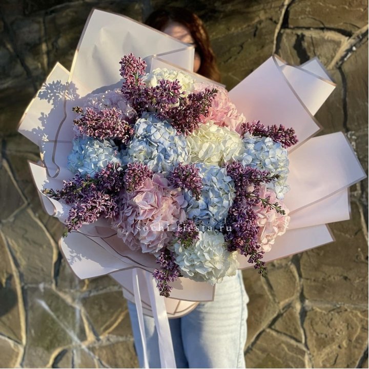 Букет гортензии с сиренью в Брянске