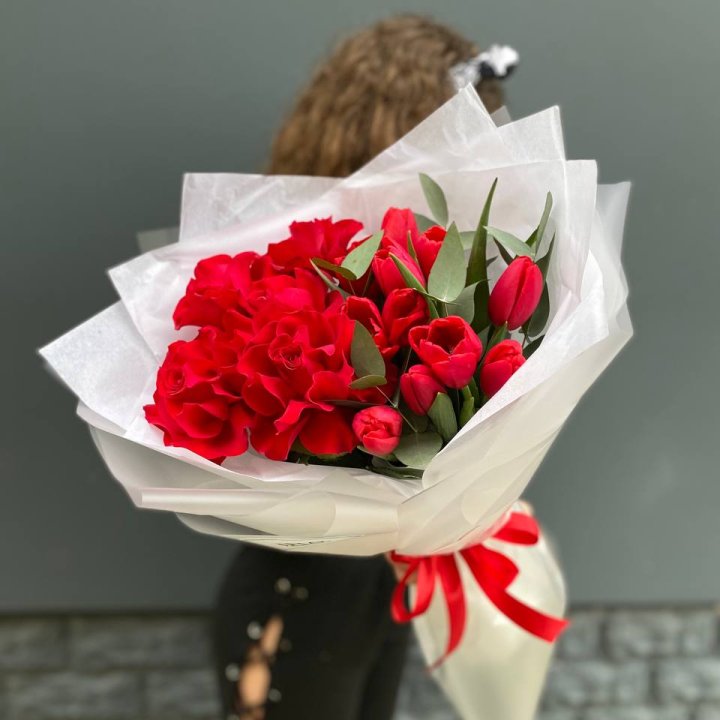 Дуо тюльпаны и розы в Брянске