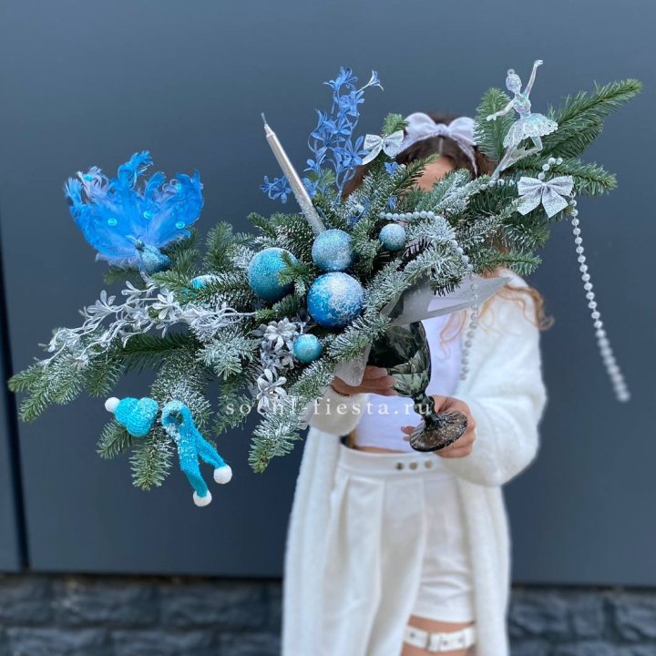 Композиция в бокале голубая в Брянске