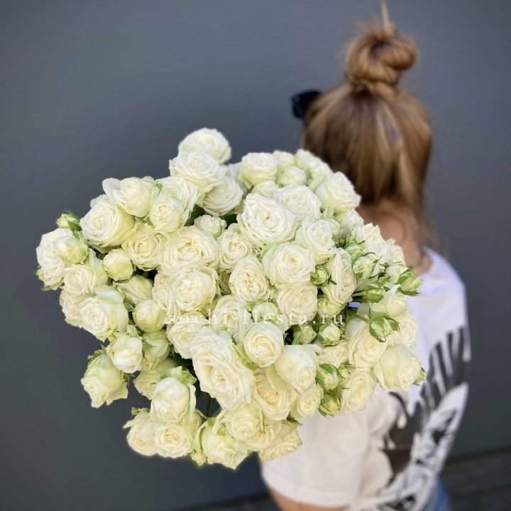 Охапка кустовых роз бомбастик  в Брянске