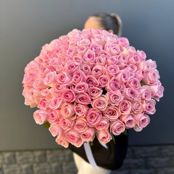 Охапка из 101 розовой розы в Брянске