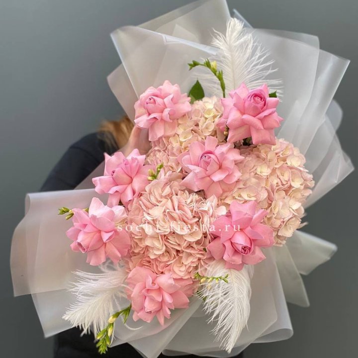  Букет  из гортензий и розовых роз в Брянске