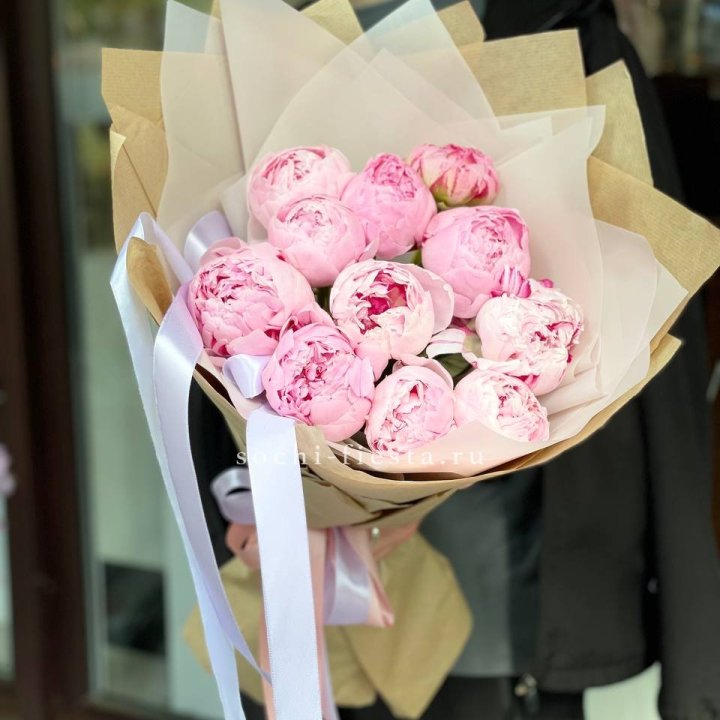 11 пионов в оформлении в Брянске