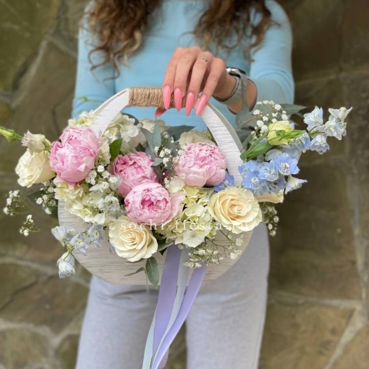 Ящик с пионами в Брянске