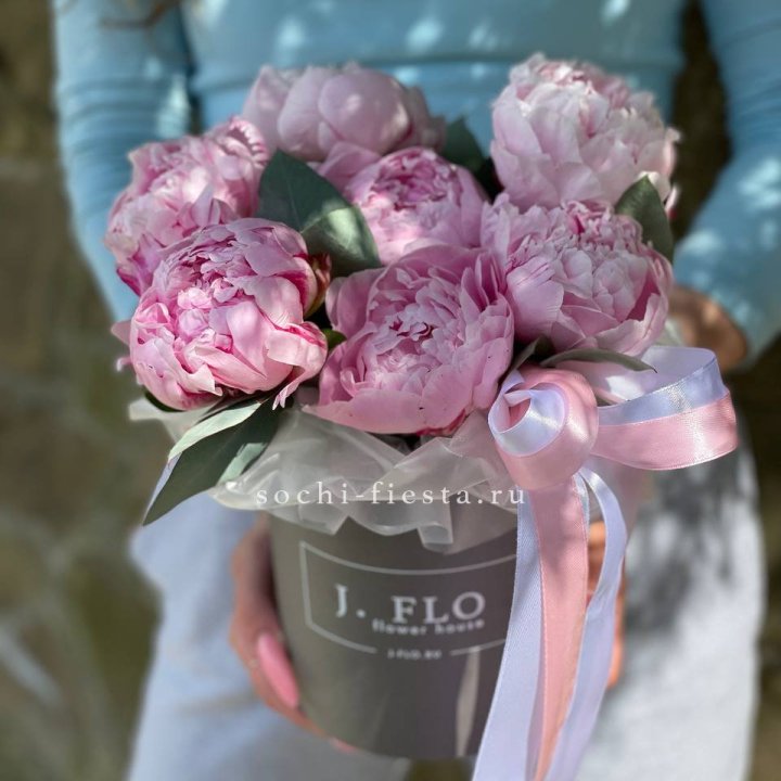 Цилиндр пионов с эвкалиптом в Брянске