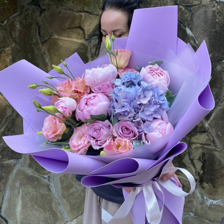 Букет с пионами "Блю логан" в Брянске