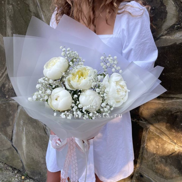 Букет белых пионов "Файв" в Брянске