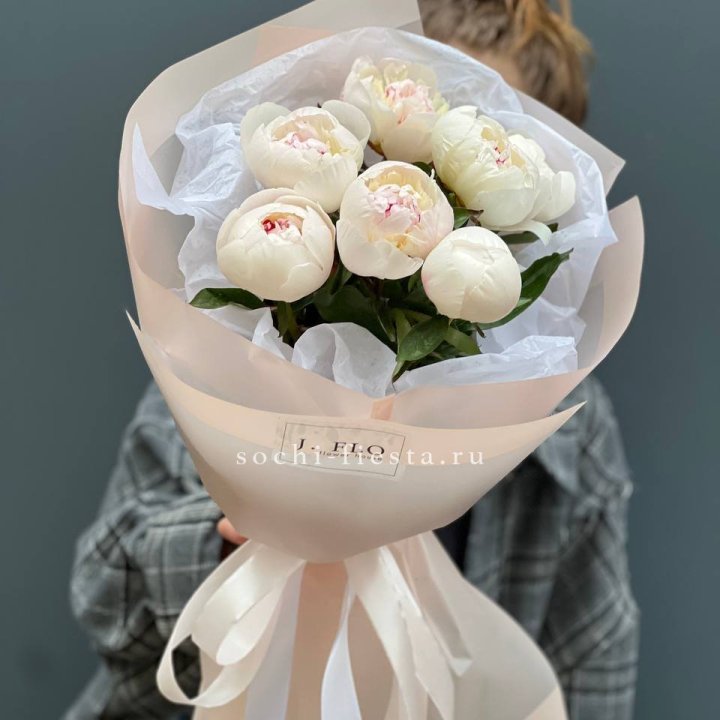 Букет белых пионов в Брянске