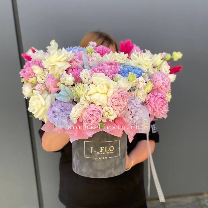 Цилиндр с пионами "Аса" в Брянске