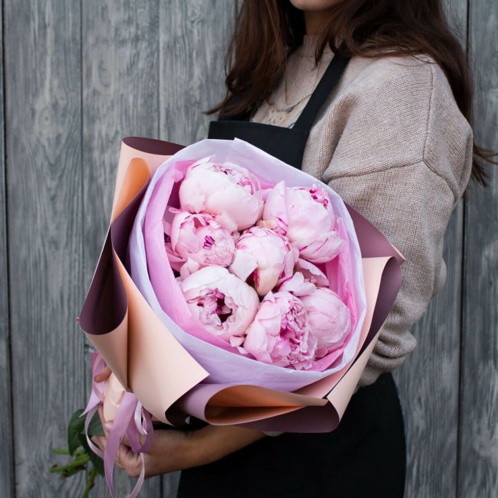 7 зефирных пионов в оформлении в Брянске