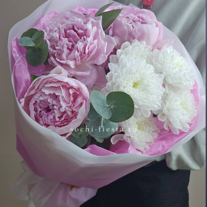  Букет комплимент с пионами в Брянске