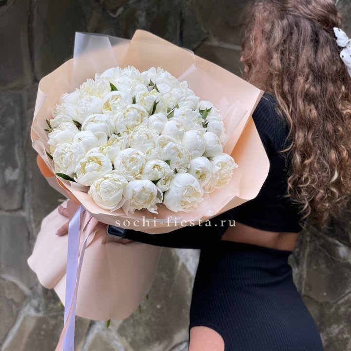 35 белых пион в Брянске