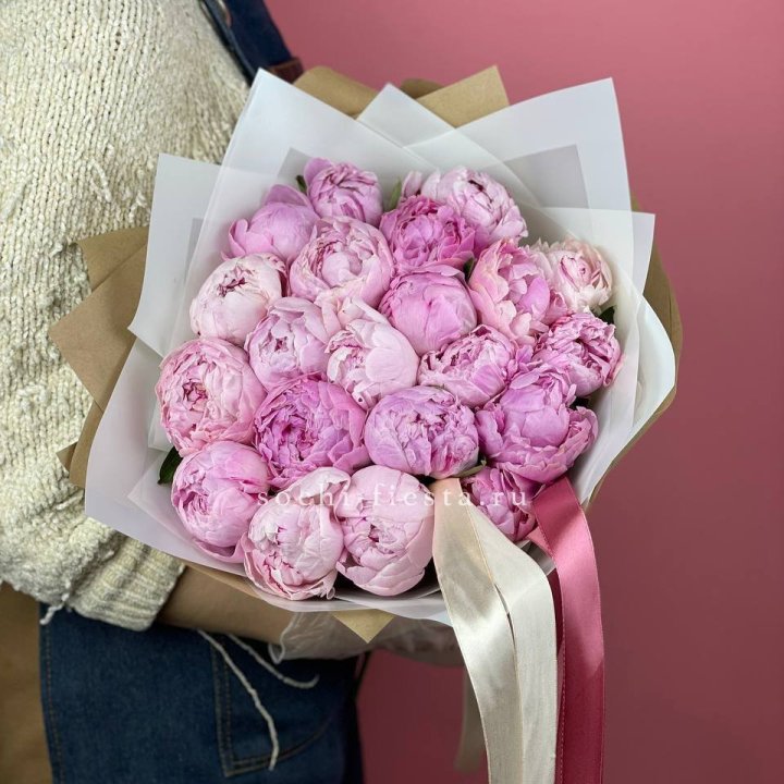 Букет из 21 пионов в Брянске