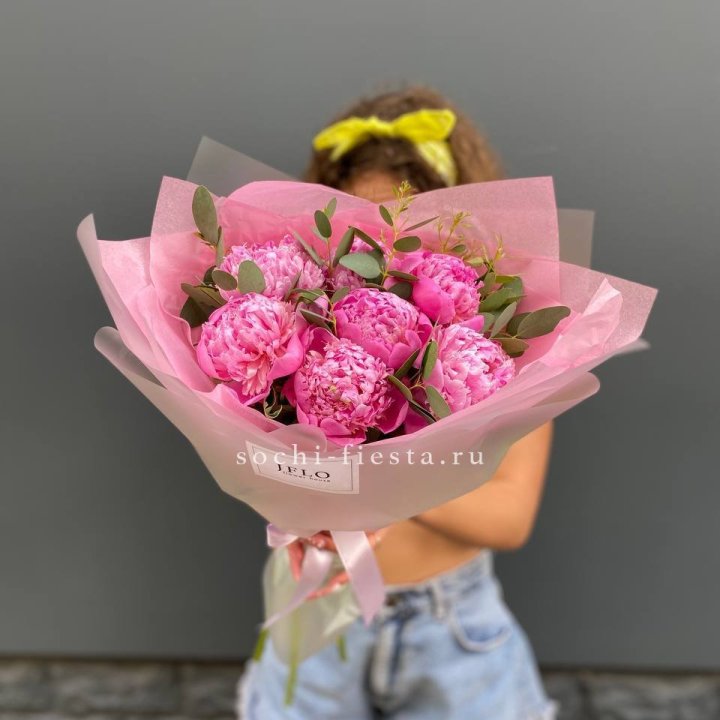 7 ярких пионов в оформлении в Брянске