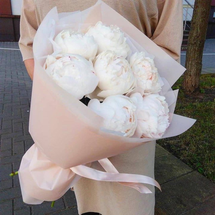 Букет белых пионов в Брянске