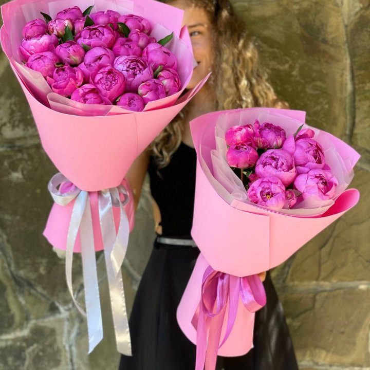 Букет ярких пионов  в Брянске