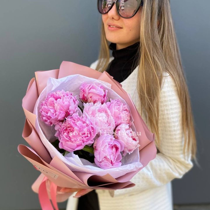 7 пионов в оформлении в Брянске