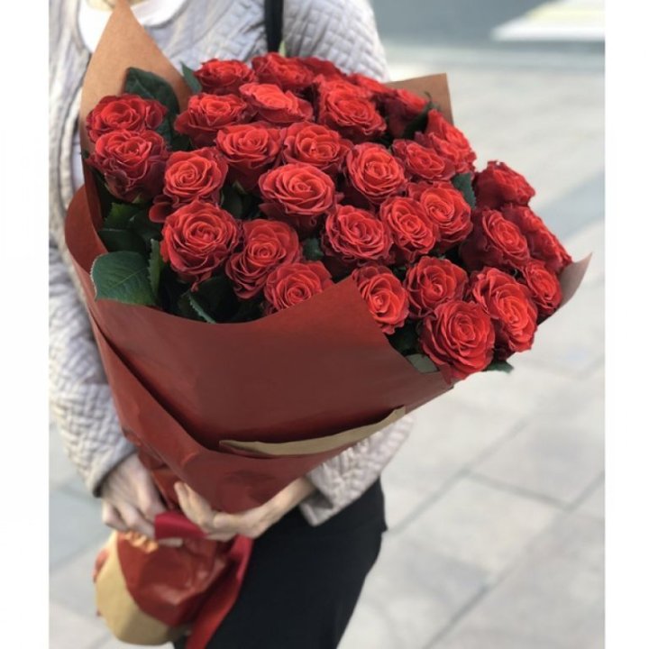 29 высоких роз  в Брянске