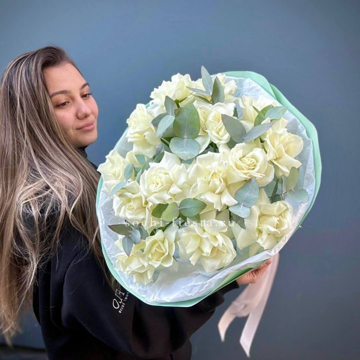 15 Белых французских роз "Ноте бьянка" в Брянске