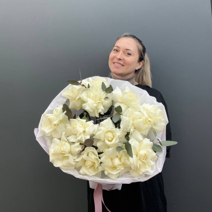13 Белых французских роз Облако в Брянске