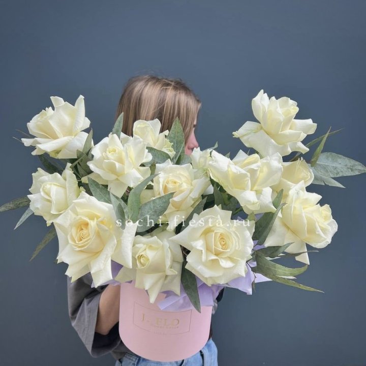 15 Французских роз в боксе в Брянске