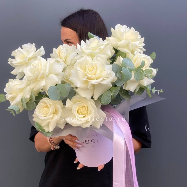 11 Французских белых роз в боксе в Брянске