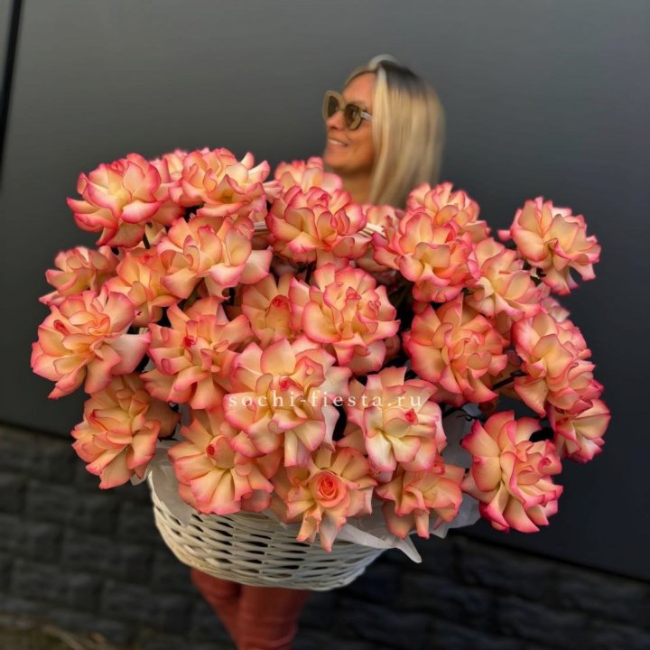 45 французских роз Джумилия в корзине в Брянске