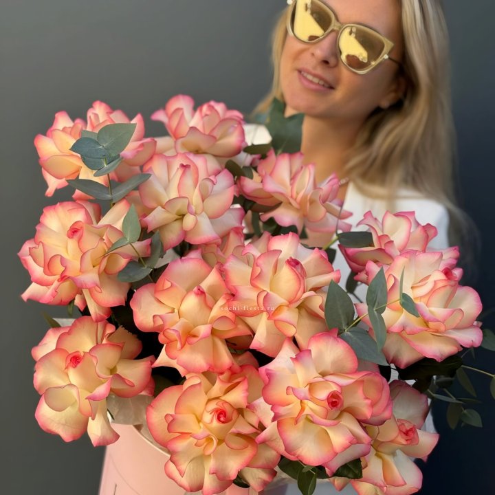 15 французских  роз Джумилия в боксе в Брянске