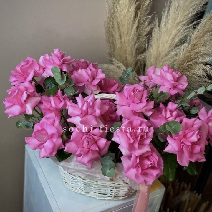 25 роз в цветочной корзине Пинк в Брянске