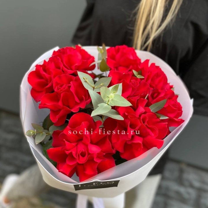 9 Красных французских роз в Брянске