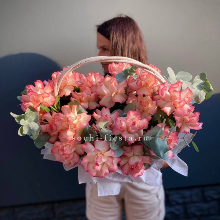 25 Французских роз Джумилия в корзине в Брянске