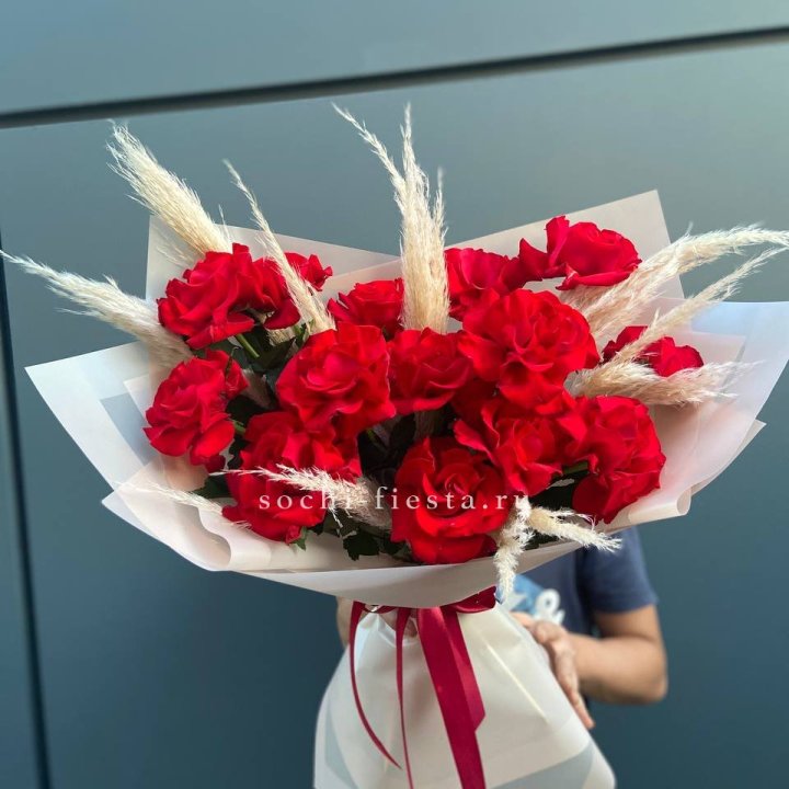 15 Красных французских розы в Брянске