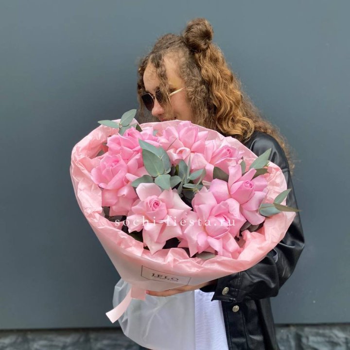 7 розовых роз в Брянске