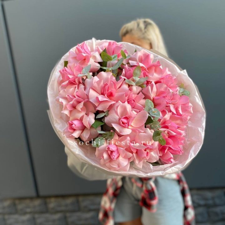 17 розовых роз в Брянске