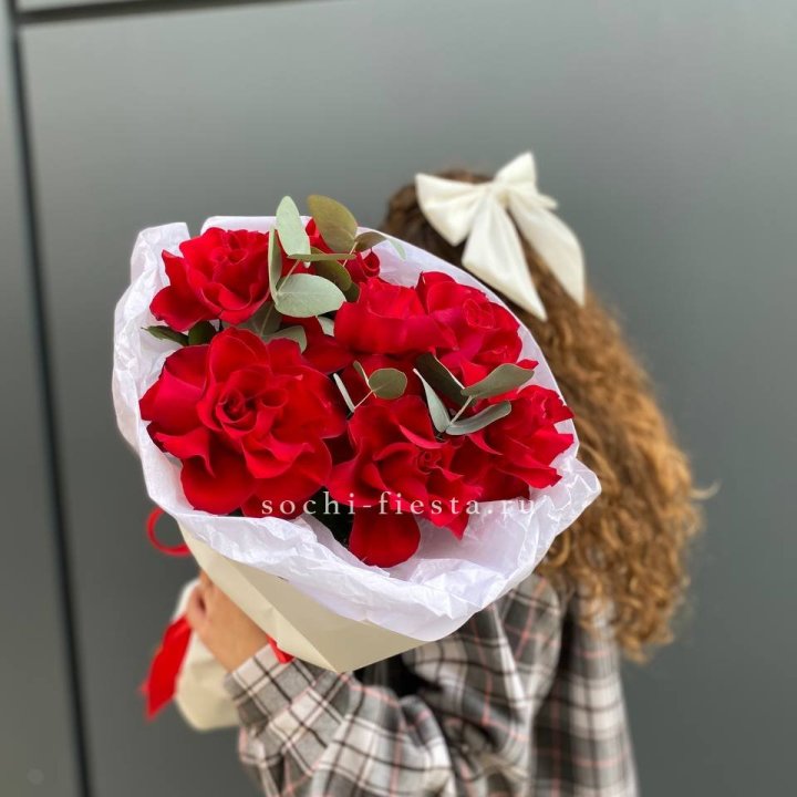 7 красных французских роз в Брянске