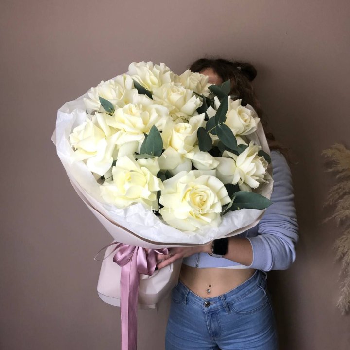 11 Белых французских роз "Вайт найс" в Брянске