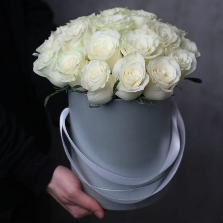 15 белых роз в цилиндре в Брянске