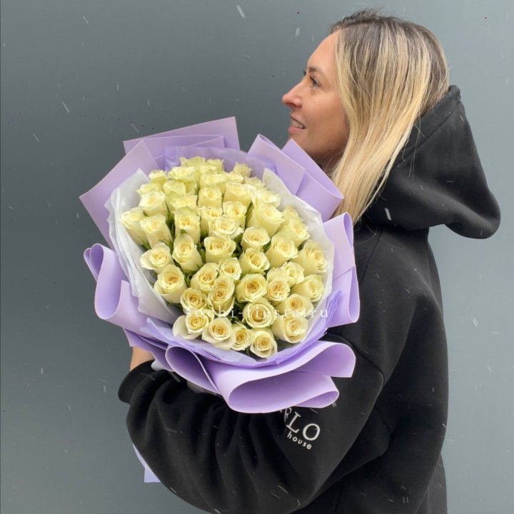 51 белая кенийская роза в оформлении в Брянске