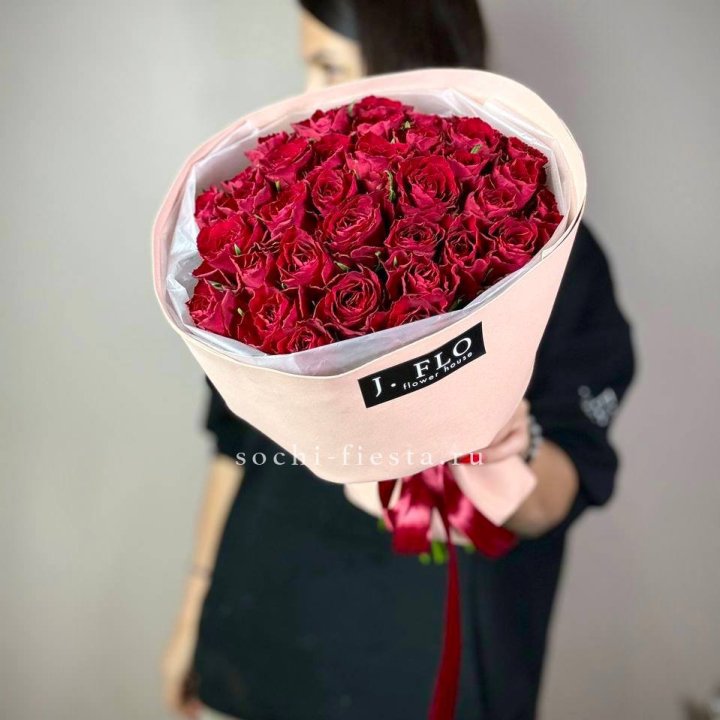 35 кенийских роз в Брянске