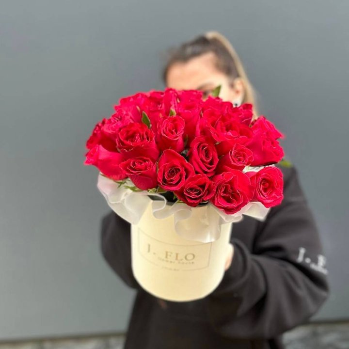 27 кенийских роз в боксе в Брянске