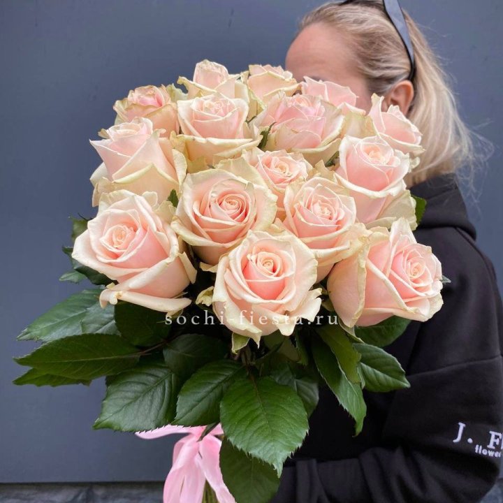 15  кремовых высоких роз в Брянске