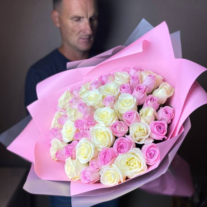 51 белых и розовых роз в Брянске